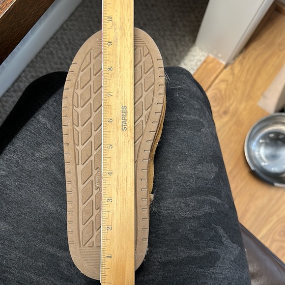 Koolaburra by Uggs chestnut short boot, size 4 - Picture 9 of 9